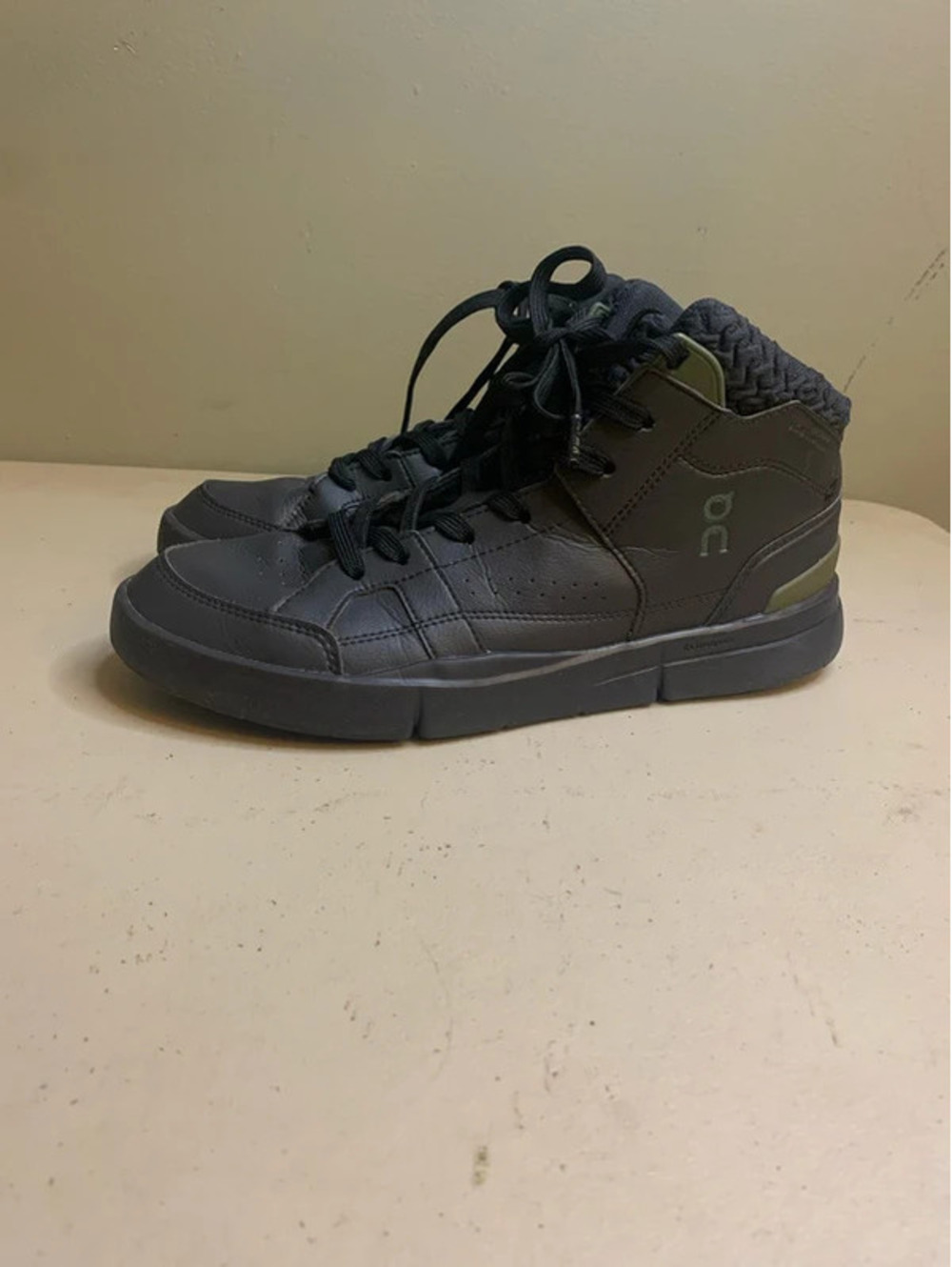On cloud women's 9.5 the Roger